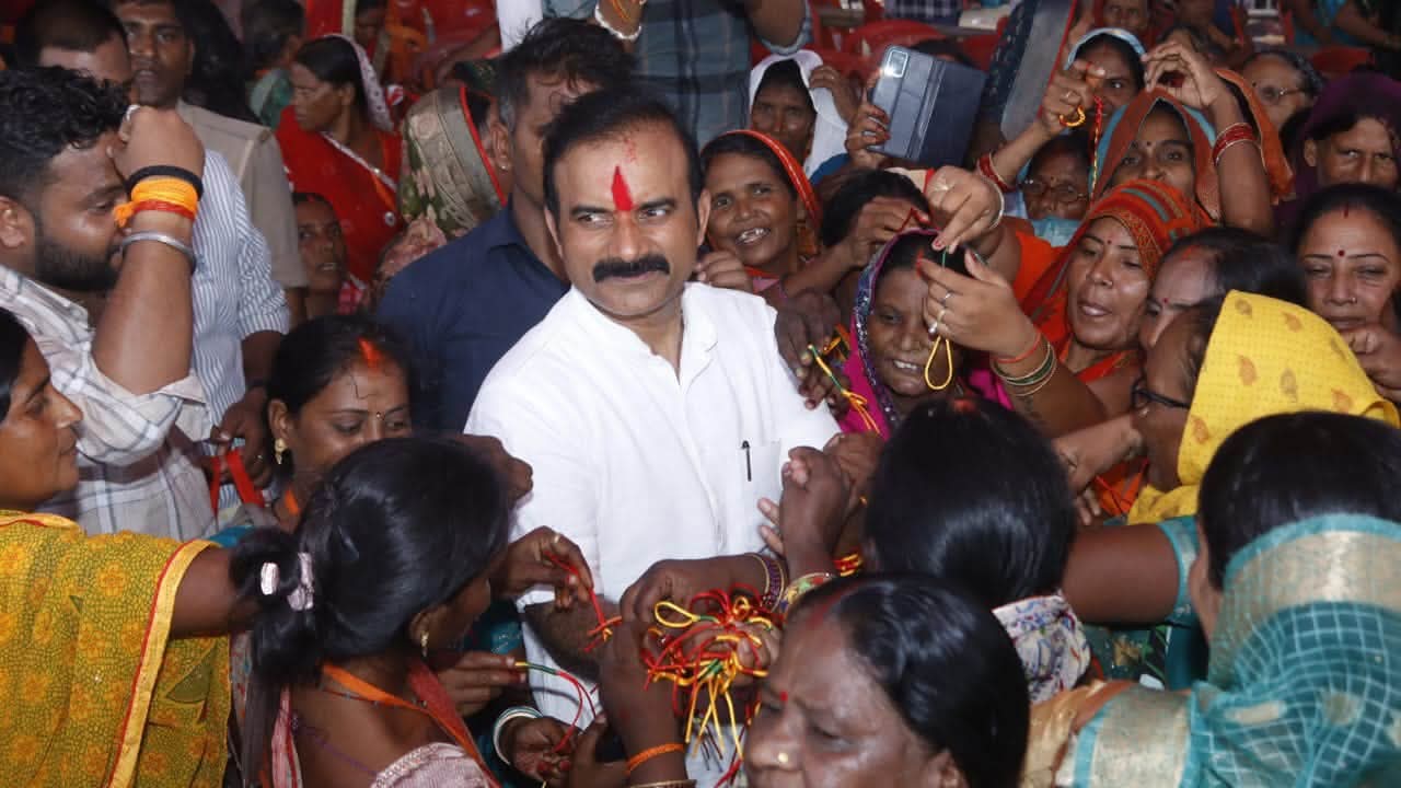 धानापुर में विधायक सुशील सिंह के रक्षाबंधन कार्यक्रम में उमड़ी हजारों महिलाओं की भीड़