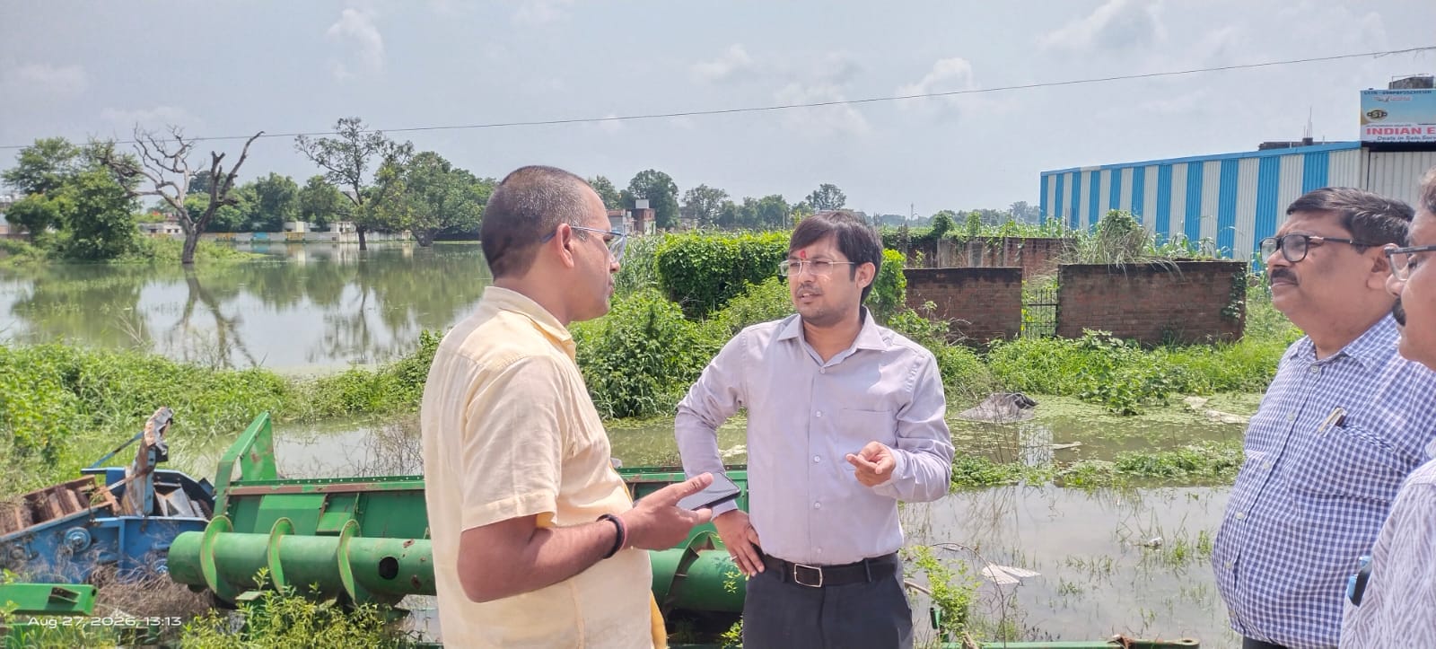 जनपद में हुई भारी बारिश से कुछ सड़कों और गांवों में भरा पानी,निकासी व्यवस्था में शिथिलता पर सख्त मूड में दिखे डीएम चन्द्र मोहन गर्ग